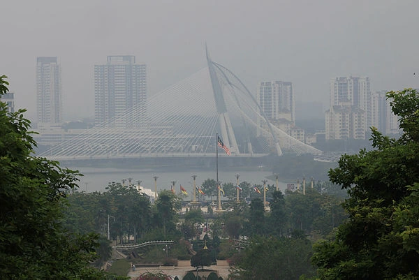 29 areas record unhealthy air as of 2 pm