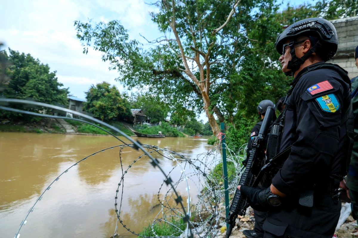 Six illegal jetties identified in Rantau Panjang after smugglers cut concertina wire