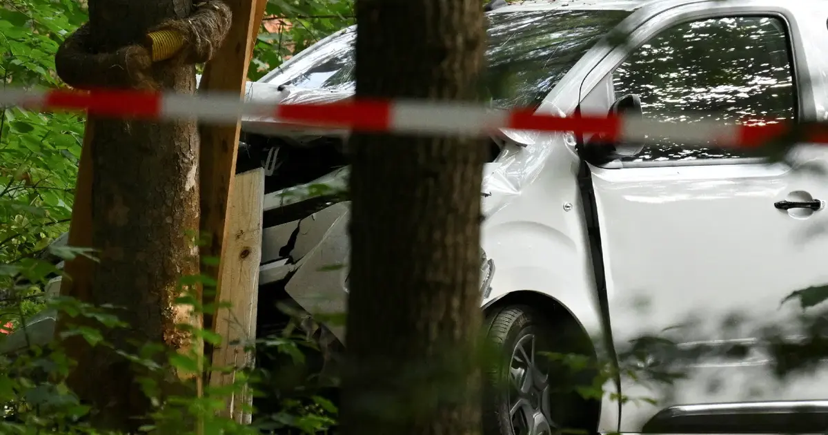 Police hunt Islamist suspect over Berlin Pride attack