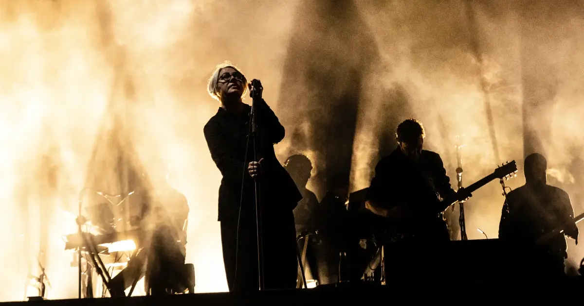 Massive Attack banned from Singapore over Palestinian flag display