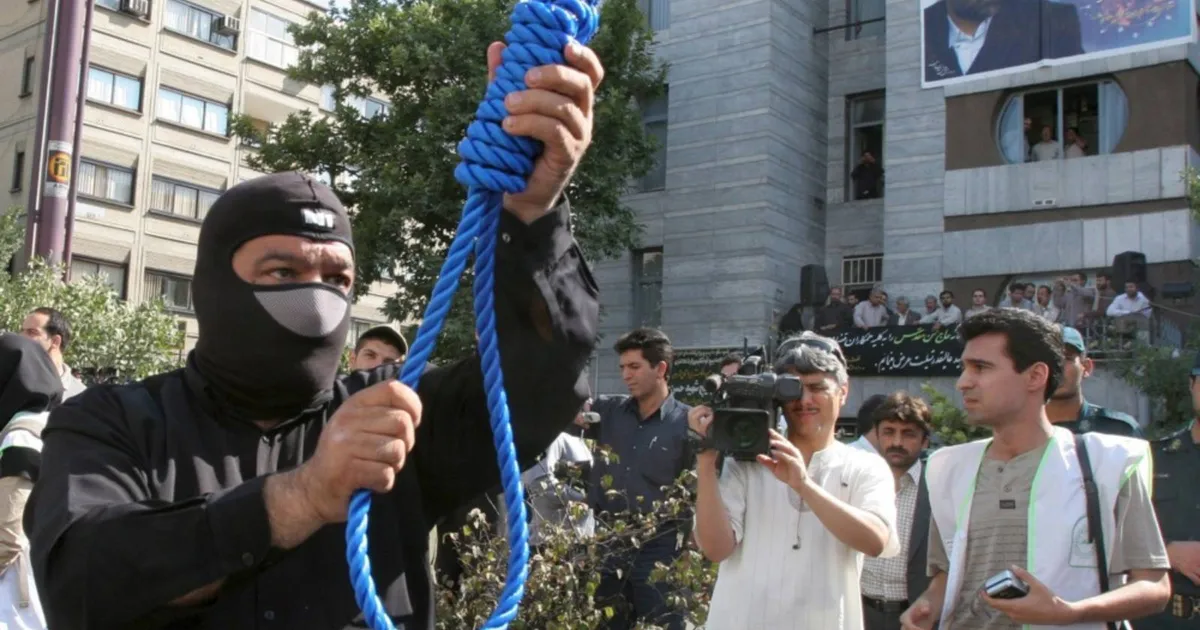 イラン、反政府デモ参加者2人を公開処刑