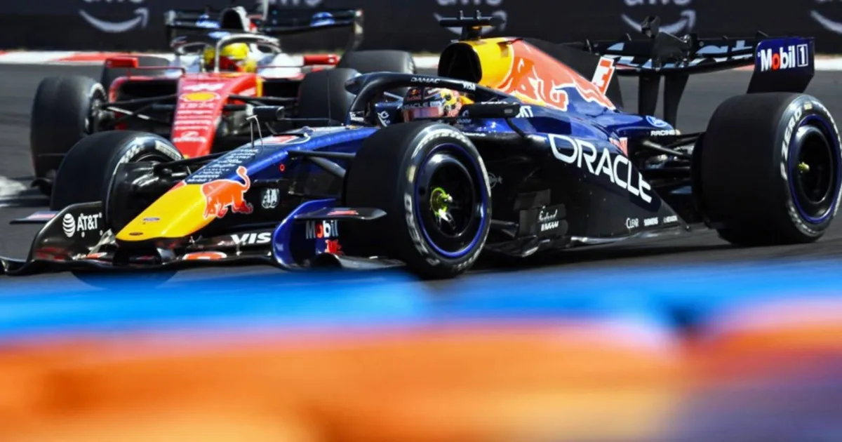 フェルスタッペン、車の不調で2位に浮上
