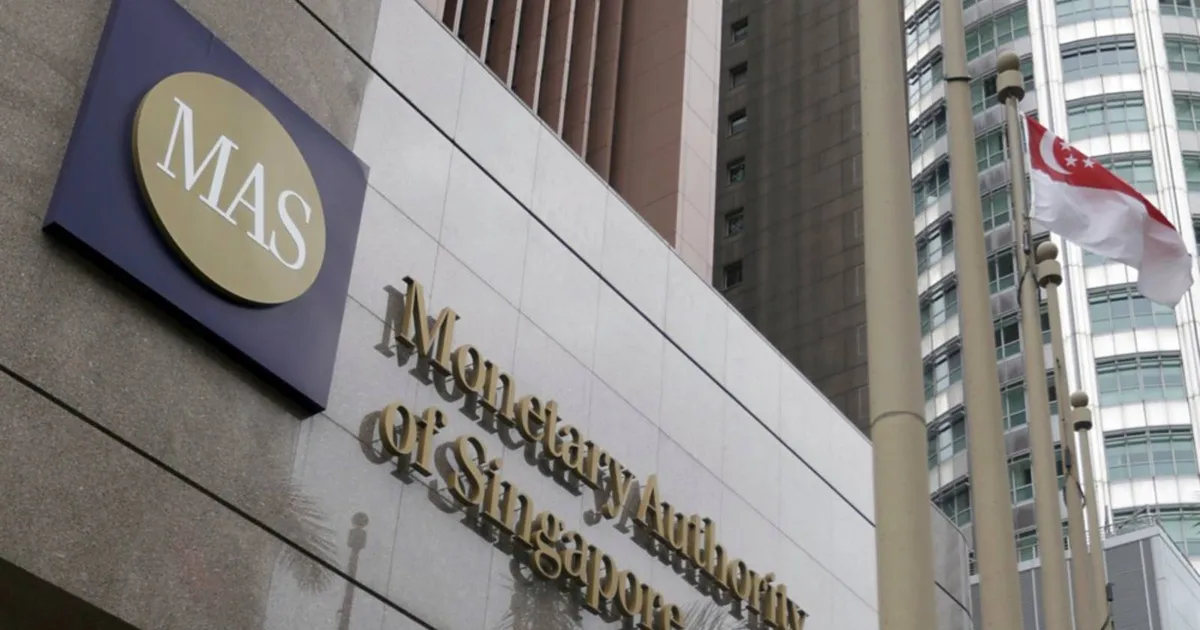 シンガポール、物価圧力で金融引き締め