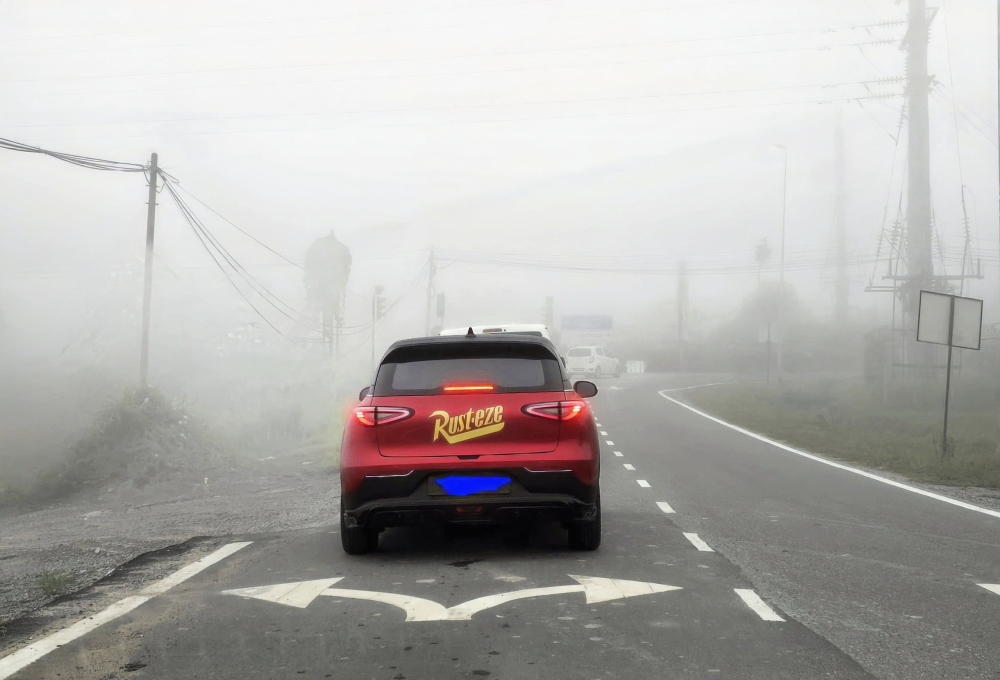 Heavy fog cuts visibility in Sibu, disrupts air travel (VIDEO)
