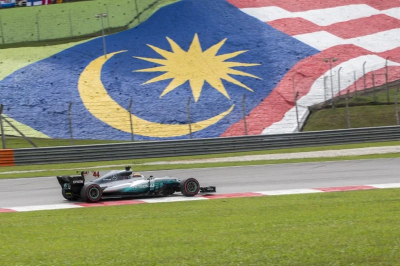 Anwar berkata keputusan mengenai kemungkinan kembalinya Formula One ke Malaysia akan diumumkan esok