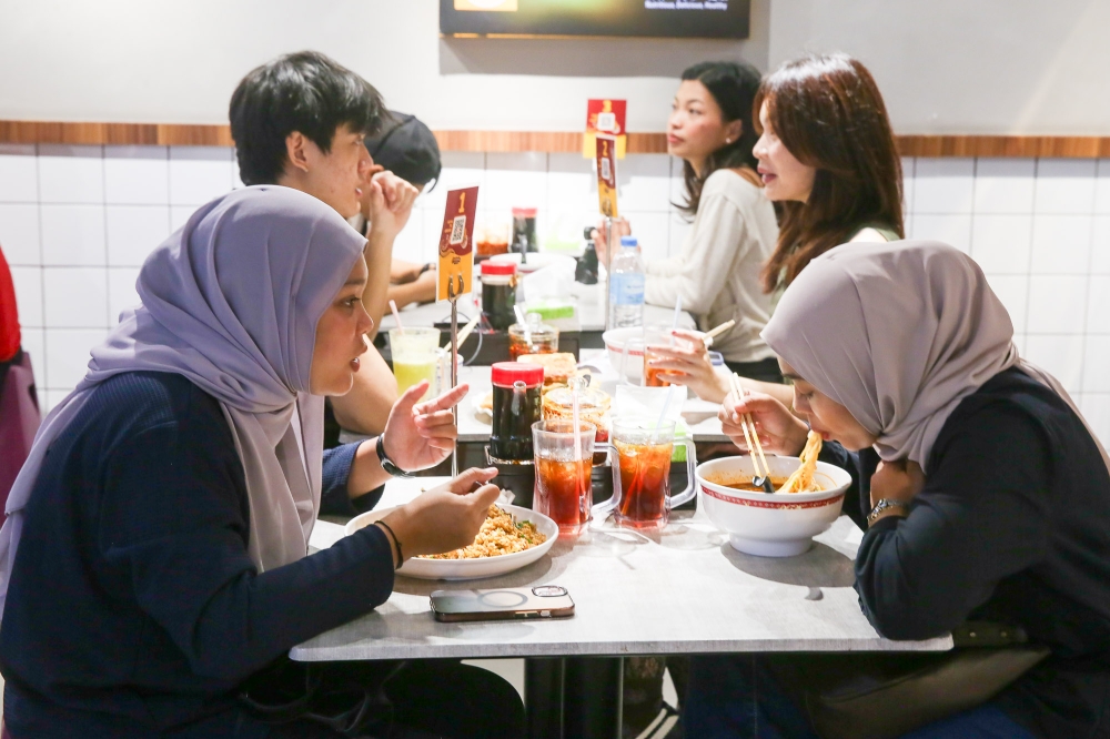 Survey: Malaysian consumers moving away from crisis-mode response amid improved outlook; fewer plan to cut dining out first