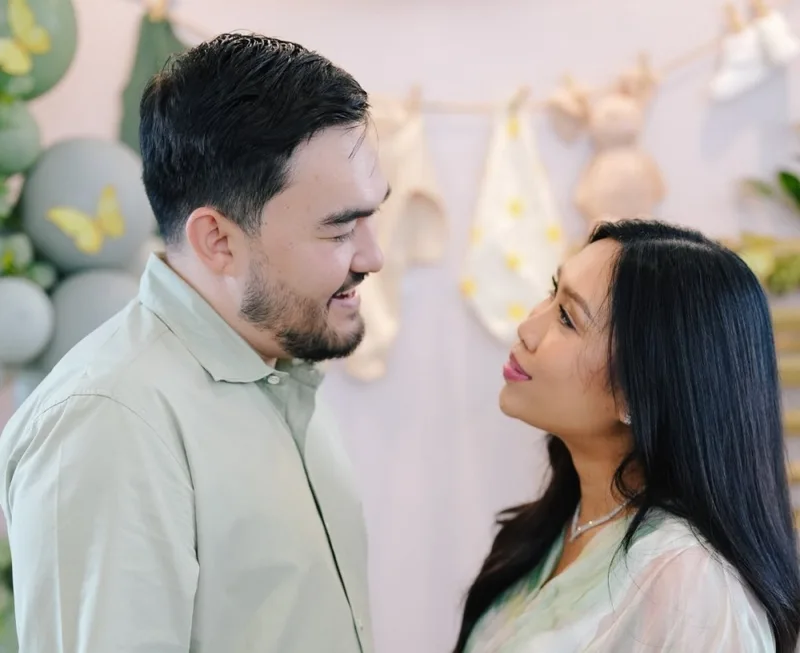 Raja Muda Selangor dan isteri menerima anak sulung, Tengku Alia Amira