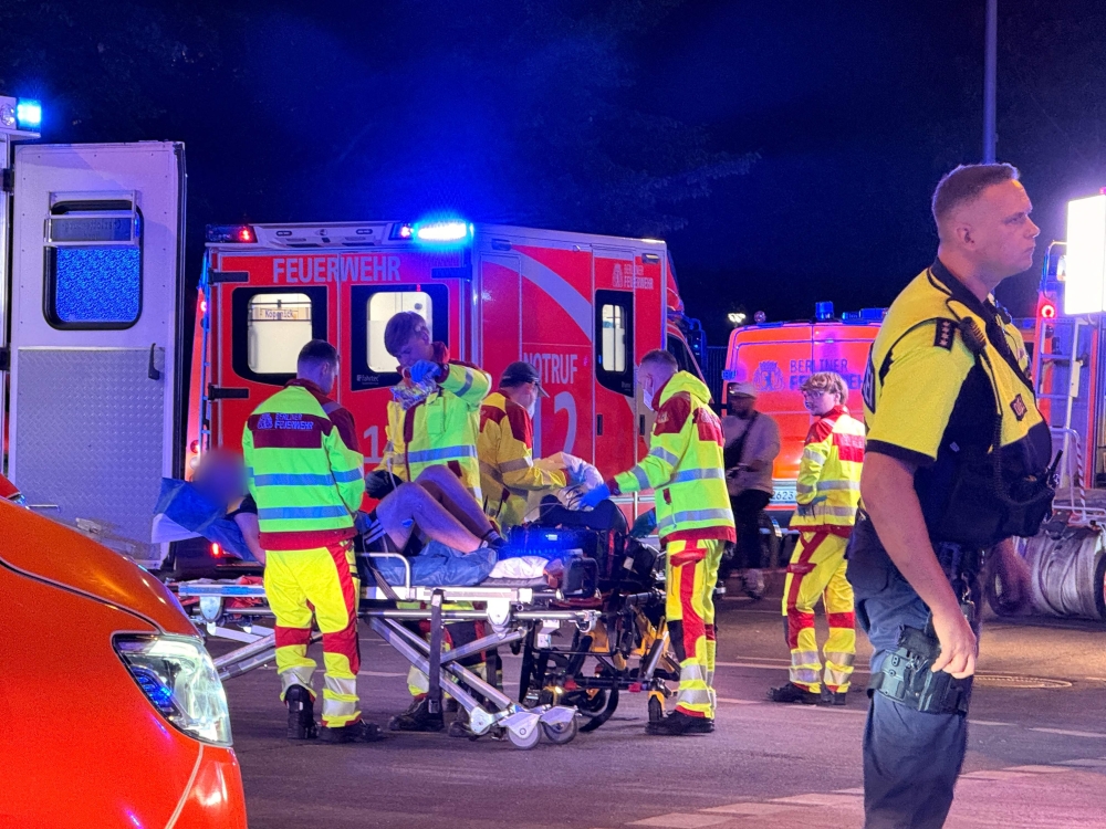 ベルリンプライドで車衝突1人死亡