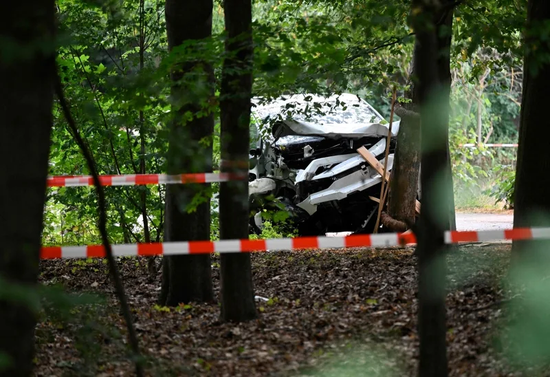 Bersenjata dan berbahaya: Suspek lari selepas serangan kereta di Berlin Pride yang mematikan, polis memperingatkan orang awam