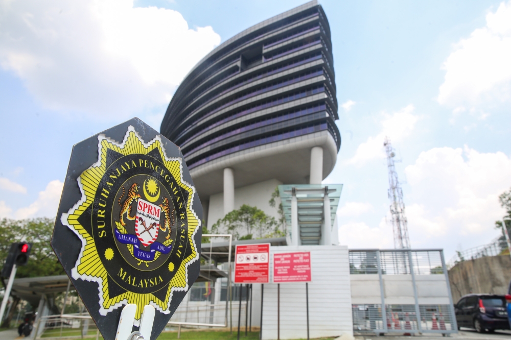 Laporan: Sindiket peretas MyIMMs didakwa membayar sehingga RM6,000 sebagai rasuah kepada pegawai imigresen