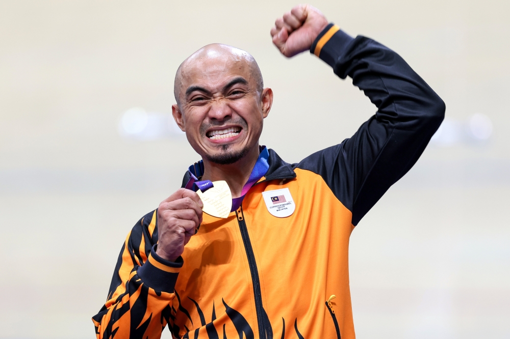 Bintang basikal larian Azizulhasni meraih emas pertama dalam Sukan Komanwel, emas ketujuh Malaysia di Glasgow