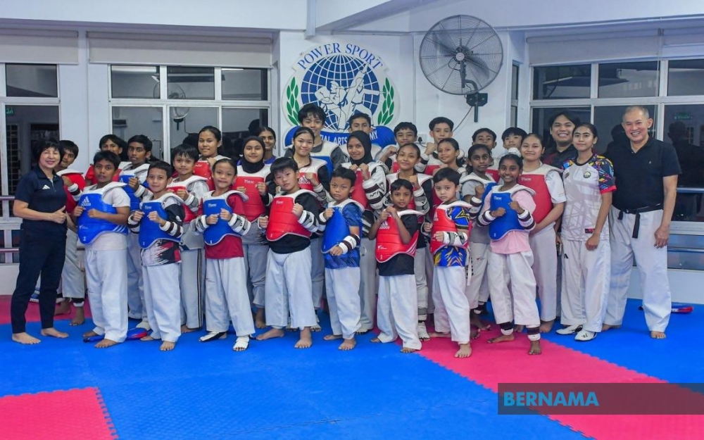Taekwondo couple defy norms at 71