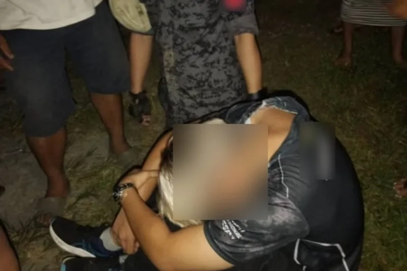 警方逮捕两名涉嫌冒充执法人员勒索外国人的男子