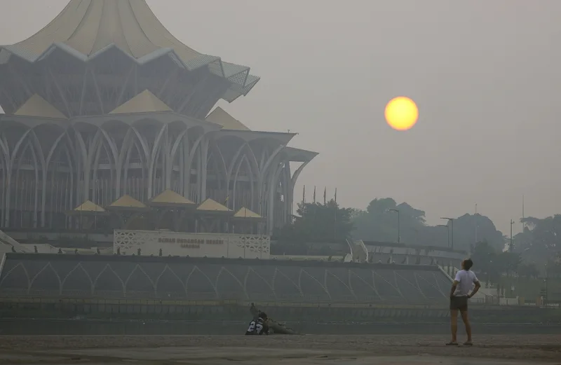 Breathing isn’t easy in Kuching, Malaysia’s haziest spot at 10am as API hits 223