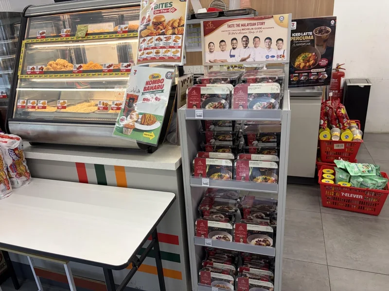 ミシュラン選出店の味、セブン隣接カフェで即席提供