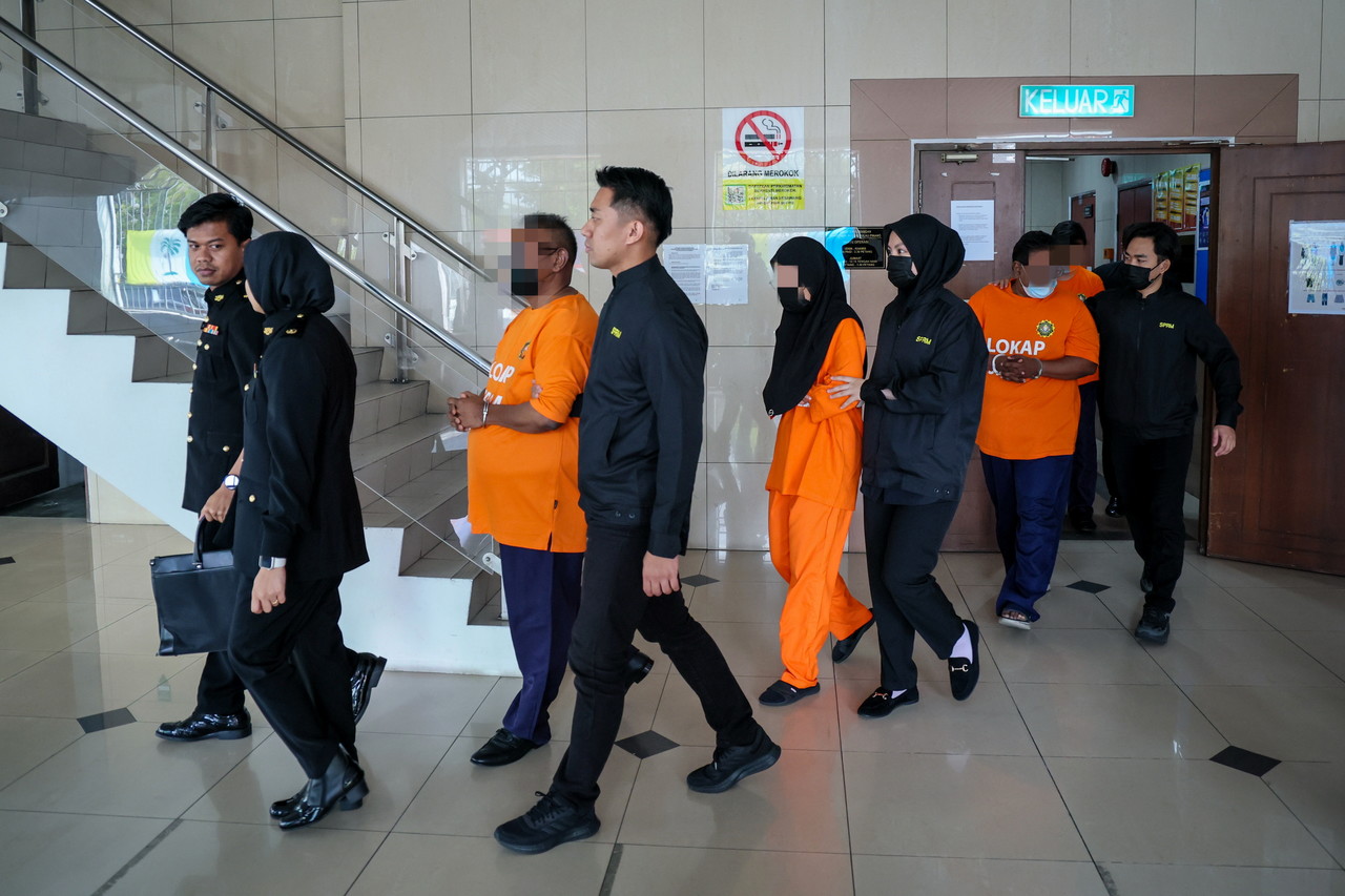 Lima termasuk pengerusi agensi kerajaan ditahan, libatkan kerugian RM1.96 juta : SPRM