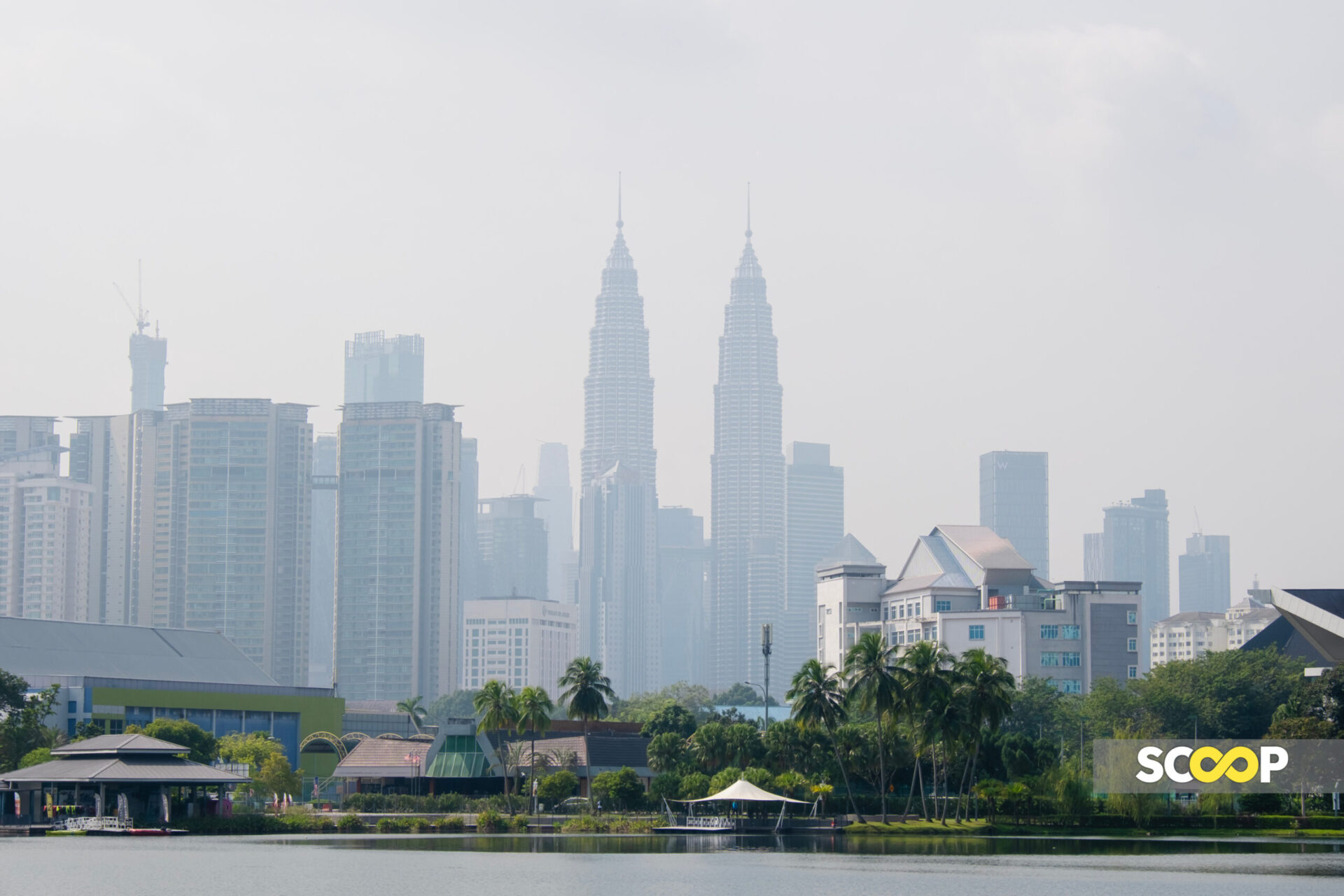 Prabowo hopeful forest fires, haze can resolve in ‘one or two weeks’