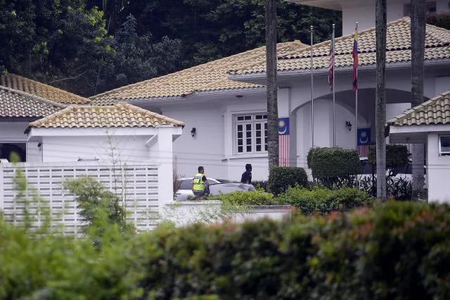 ナジブ氏のランガク・ダータ住宅近くに移動警察署を配置