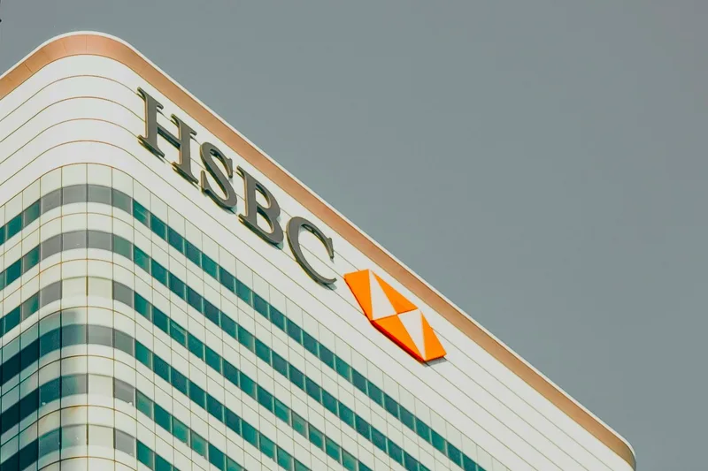 HSBC、アセンチュリー社員100人超に移籍を通知