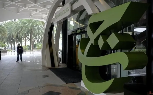 Ex-Tabung Haji COO rushed to hospital, corruption charges put on hold