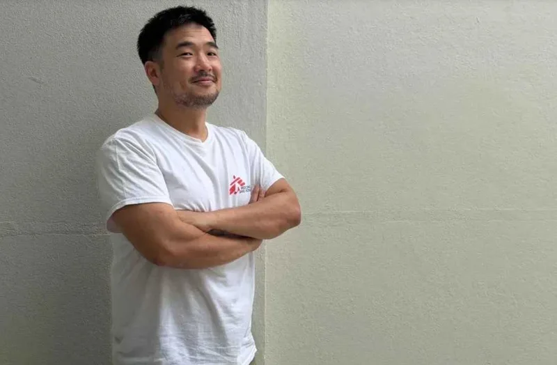 ガザで医師に謝罪する人々の日常