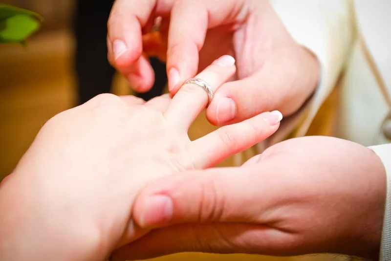 経済的圧力でマレーシア人、結婚や出産を先延ばしに