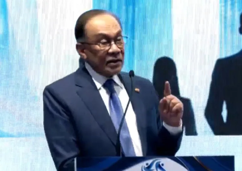 アンワール氏、ロク氏辞任要求を非難「良い仕事をしている」