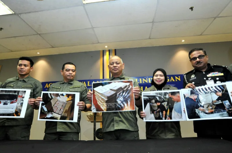 Couple held after allegedly attempting to smuggle RM2.92m cash into Singapore