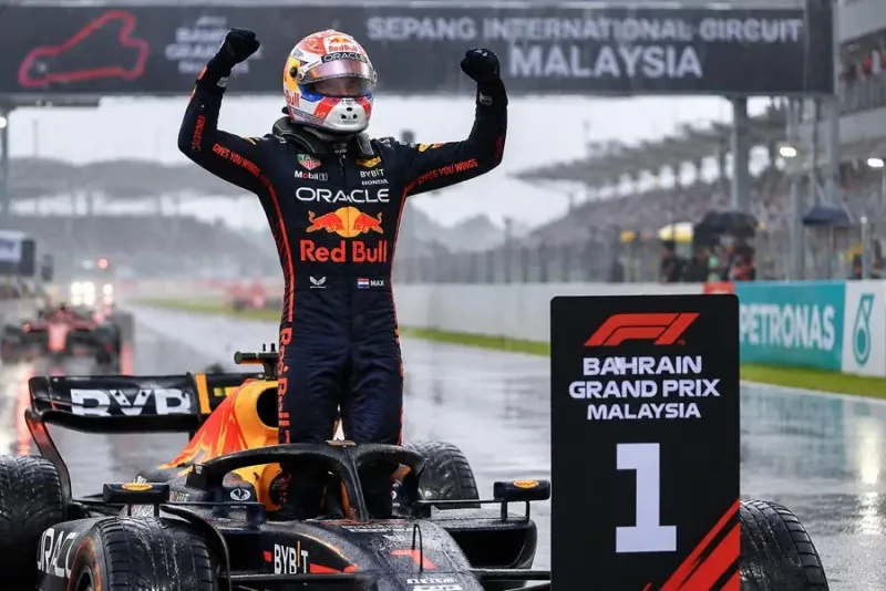 ベルスッポン、雨で遅延のバーレーンGPで今季初優勝