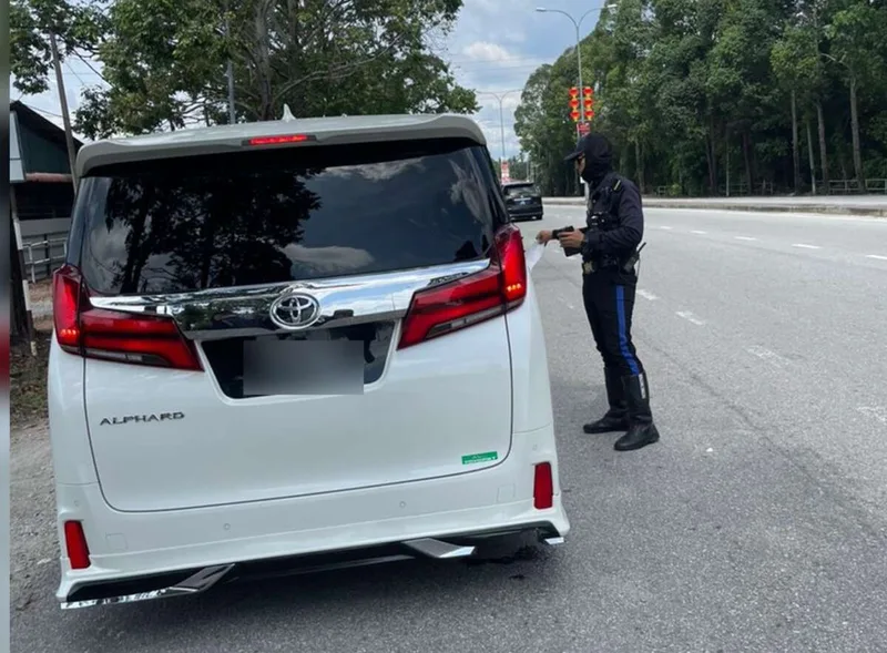 N9のJPJ、外国人運転の高級車4台を没収