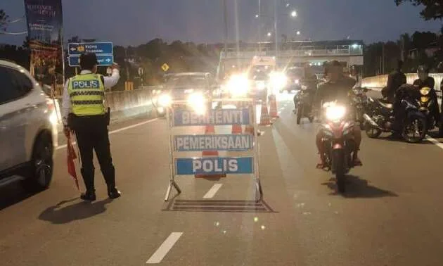 Kajang police seize four lorries in heavy vehicle ops