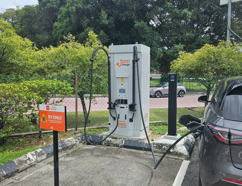 JomCharge turns on 100kW DC Charger at McD Section 3 Shah Alam