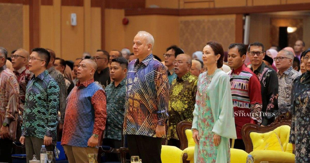 Sultan Nazrin graces National Month programme in Perak