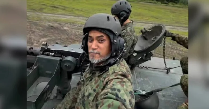 元大臣、陸上自衛隊戦車に搭乗目撃