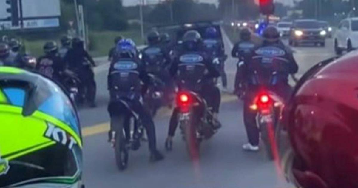 #NSTviral: Pengendara motosikal melanggar lampu merah membangkitkan kemarahan awam di media sosial