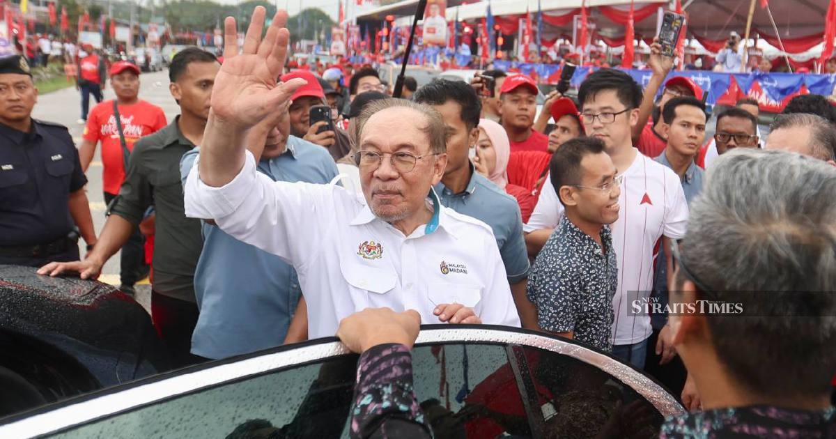 NS polls: Anwar shocked by attacks against Anthony Loke during campaigning