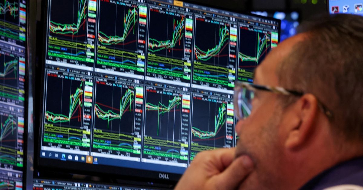 Stocks climb as Amazon, Microsoft results reignite AI trade, yen swings