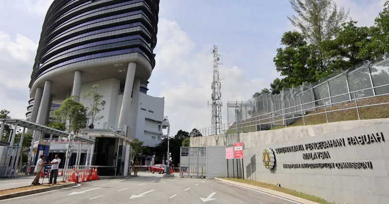 MACC lodges police report against Muhyiddin's lawyer over alleged document disclosure