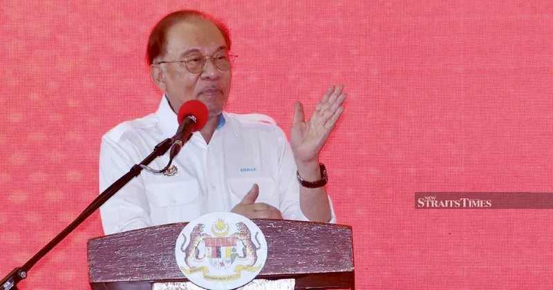Anwar berkata kejatuhan Felda disebabkan campur tangan politik