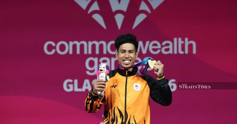 Aznil Menghormati Ibu Tahunya Selepas Mendapat Emas Kebangsaan Tiga Kali
