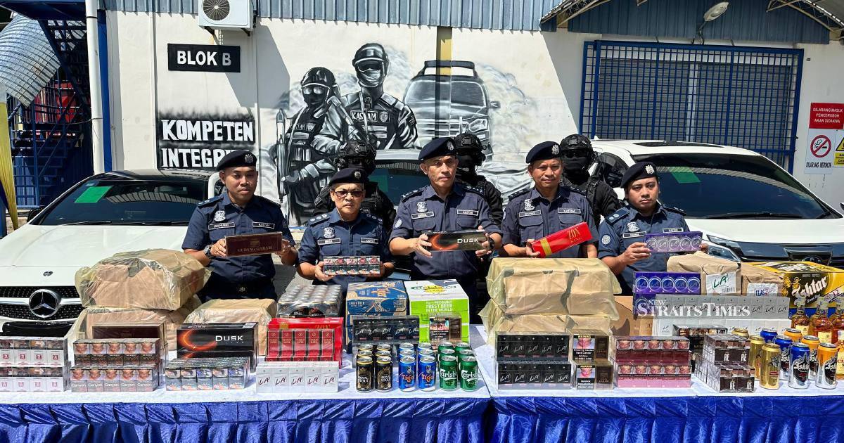 Johor Customs seizes nearly RM700,000 worth of cigarettes, liquor